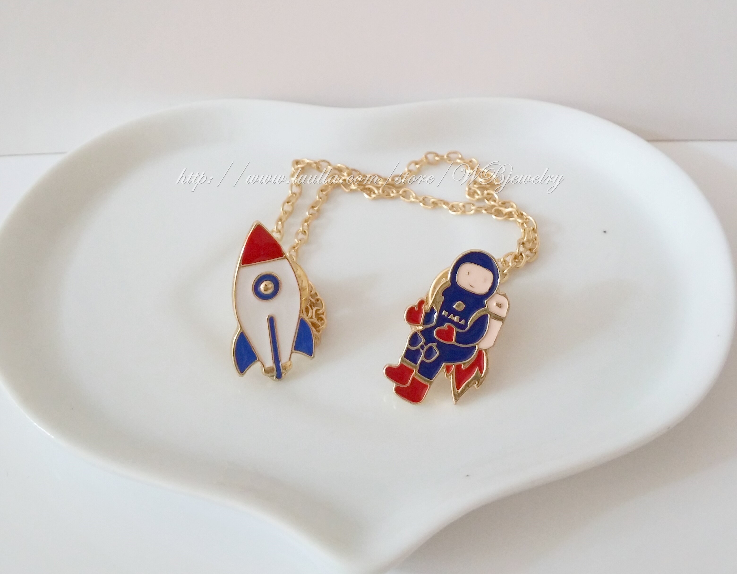 Astronaut Pin Brooch Badge - UK Handmade - Silver Pewter Space Moon Exploration